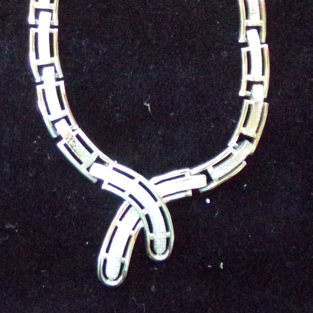 Gold  criss cross neclace